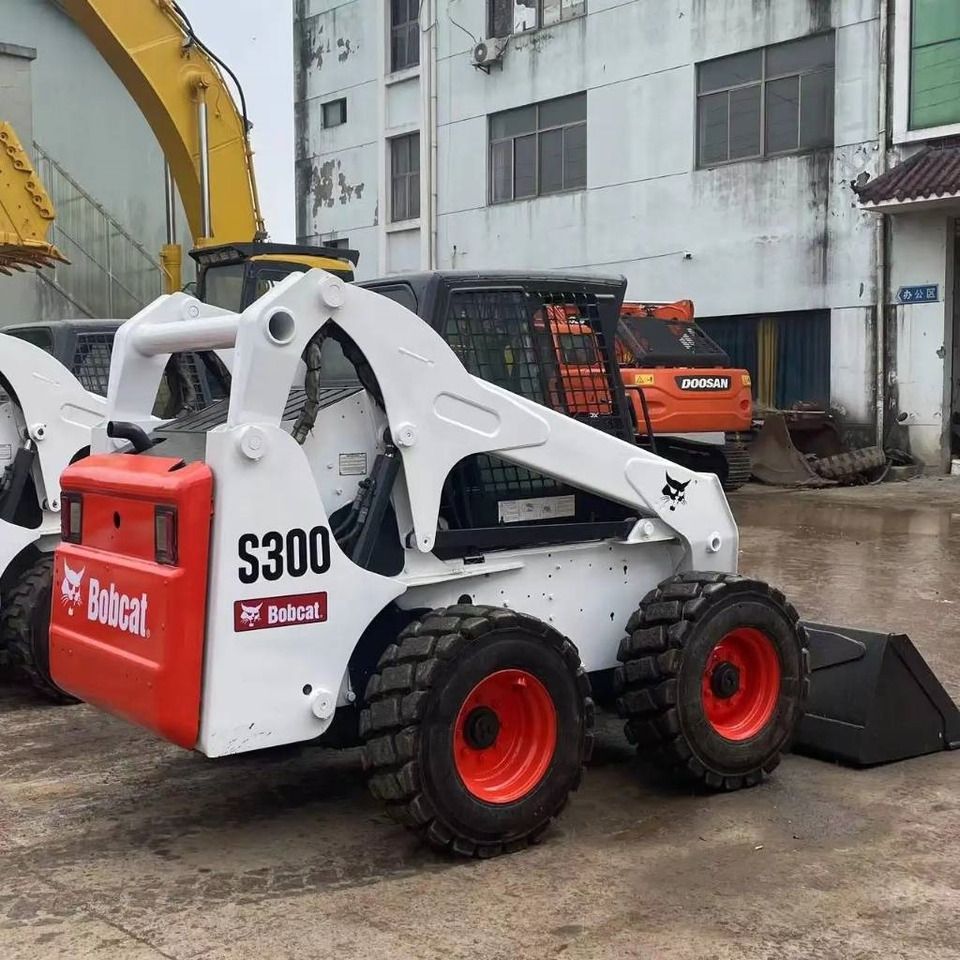 Bobcat S300 - Skid steer: gambar 3 Bobcat S300 - Skid steer: gambar 3