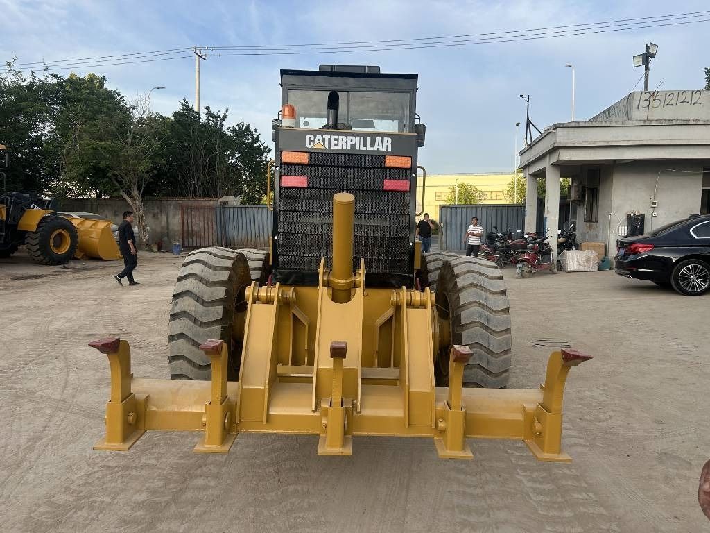 Grader CAT 140H: gambar 9 Grader CAT 140H: gambar 9