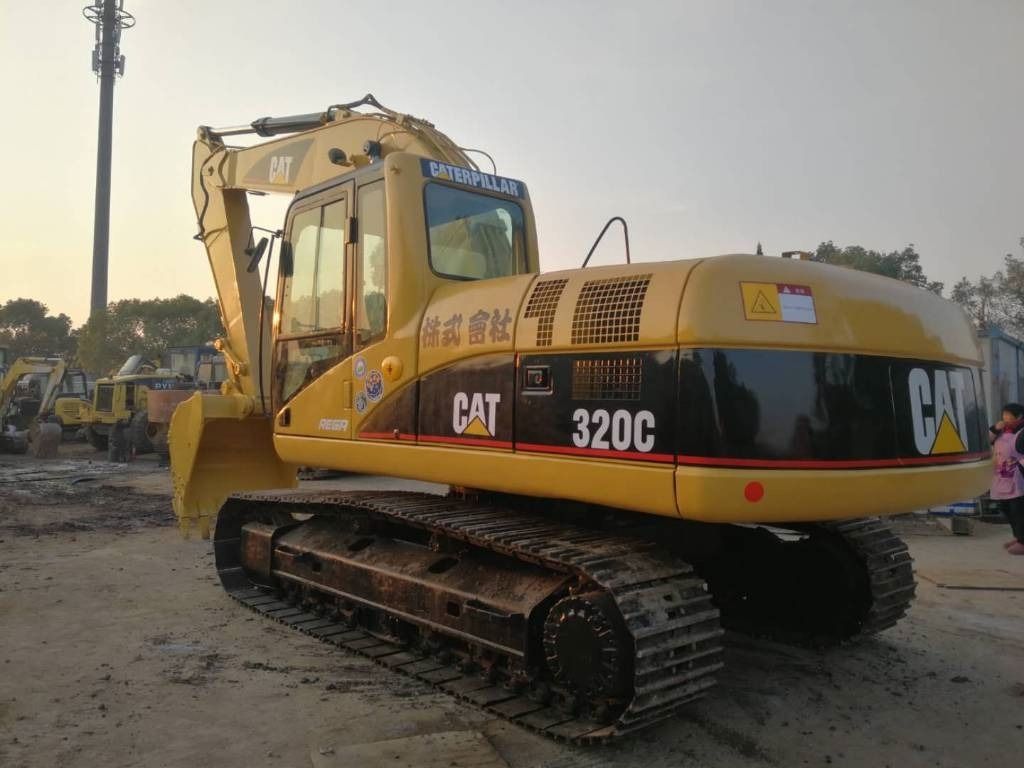 Ekskavator perayap CAT 320C: gambar 23