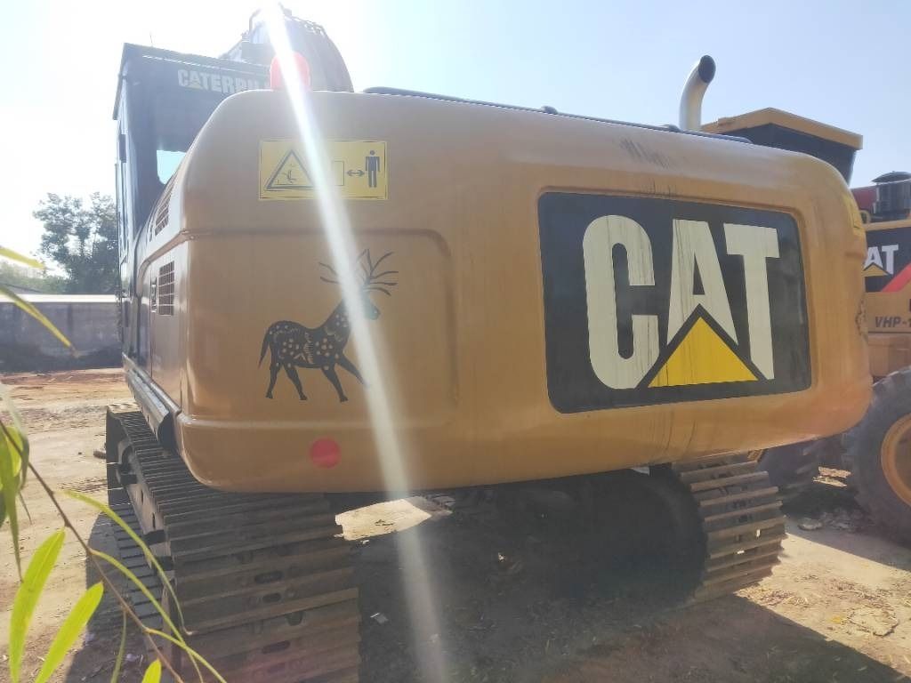 Ekskavator perayap CAT 330D: gambar 8