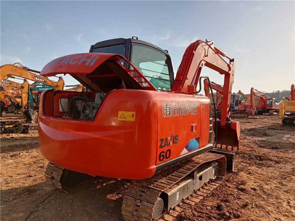 Hitachi ZX60 - Ekskavator mini: gambar 4 Hitachi ZX60 - Ekskavator mini: gambar 4