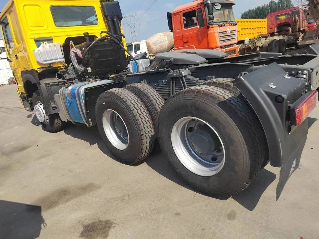 Tractor head Howo 420 6x4: gambar 8