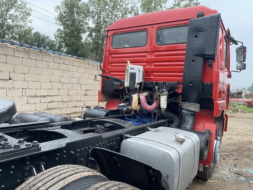 Shacman F3000 6x4 - Tractor head: gambar 5 Shacman F3000 6x4 - Tractor head: gambar 5