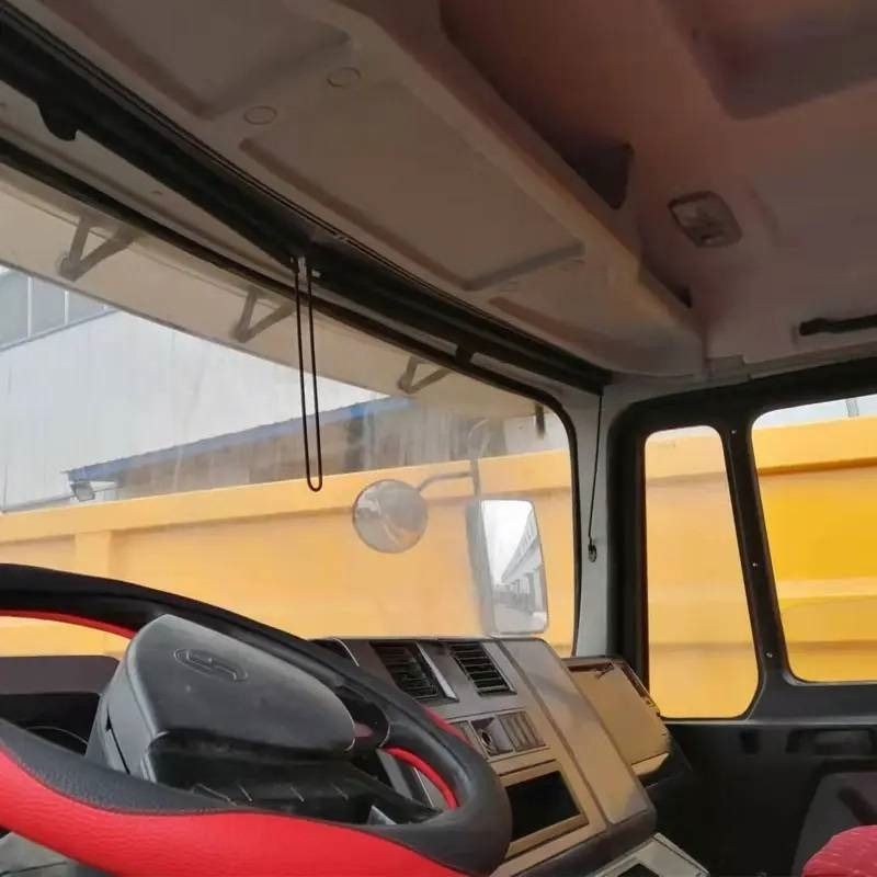 Shacman F3000 6x4 - Tractor head: gambar 4 Shacman F3000 6x4 - Tractor head: gambar 4