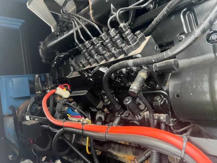 SDMO 550 KVA Volvo Notstromaggregat 440KW Generator Stromaggregat - Genset: gambar 4 SDMO 550 KVA Volvo Notstromaggregat 440KW Generator Stromaggregat - Genset: gambar 4