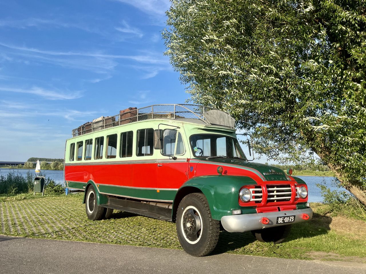 Bedford J6 Cyprus bus - Bus: gambar 1 Bedford J6 Cyprus bus - Bus: gambar 1