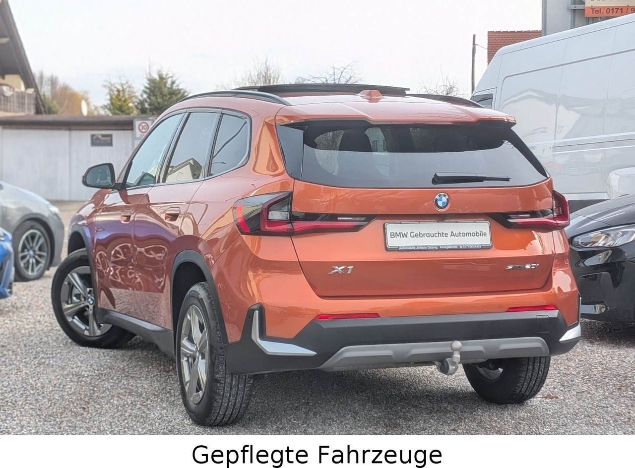 BMW X1 sDrive20i AHK! PANORAMA HiFi NAVI Shadow-Line - Mobil SUV: gambar 3 BMW X1 sDrive20i AHK! PANORAMA HiFi NAVI Shadow-Line - Mobil SUV: gambar 3
