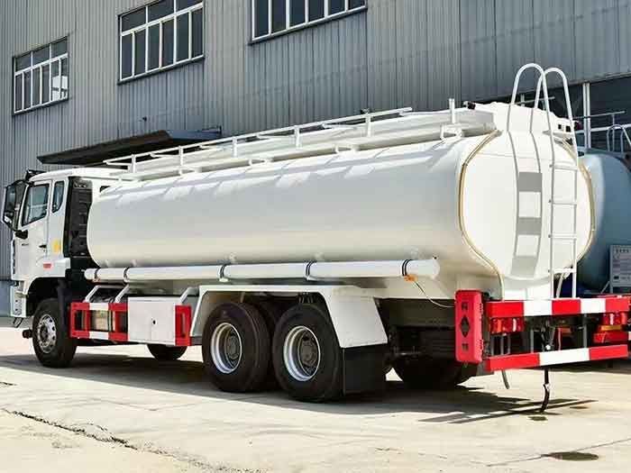 Howo 8x4 Diesel Tanker Truck - Truk tangki: gambar 2 Howo 8x4 Diesel Tanker Truck - Truk tangki: gambar 2
