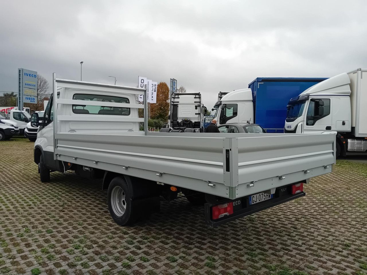 IVECO DAILY 35C14 - 3750 - Van flatbed: gambar 5 IVECO DAILY 35C14 - 3750 - Van flatbed: gambar 5