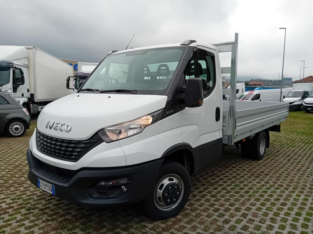 IVECO DAILY 35C14 - 3750 - Van flatbed: gambar 1 IVECO DAILY 35C14 - 3750 - Van flatbed: gambar 1