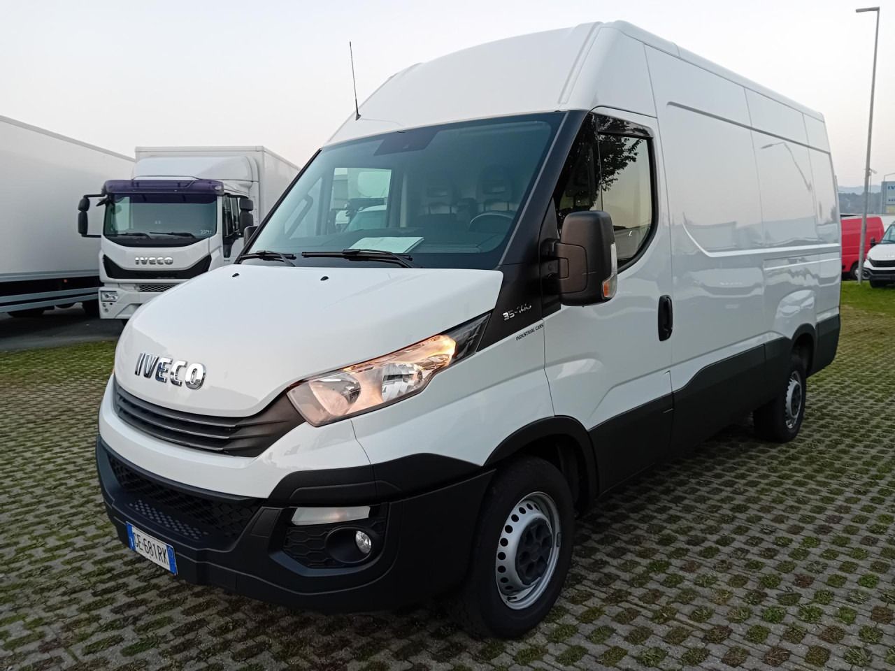 IVECO DAILY 35S14 - C.A. - Van panel: gambar 1 IVECO DAILY 35S14 - C.A. - Van panel: gambar 1