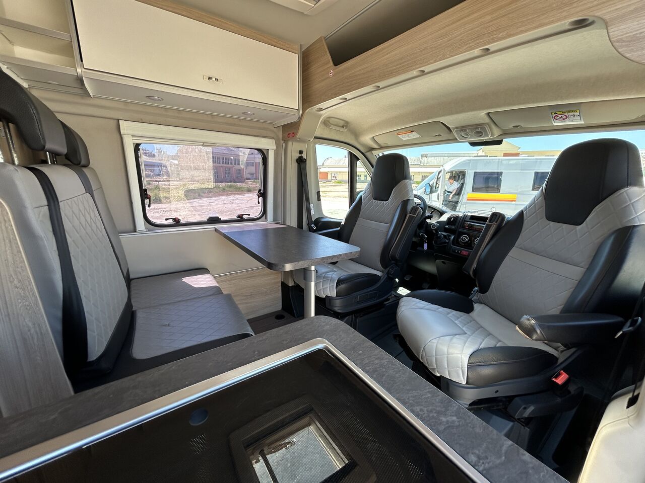 FIAT Ducato 2.3 Mjet - Mobil kemping: gambar 2 FIAT Ducato 2.3 Mjet - Mobil kemping: gambar 2