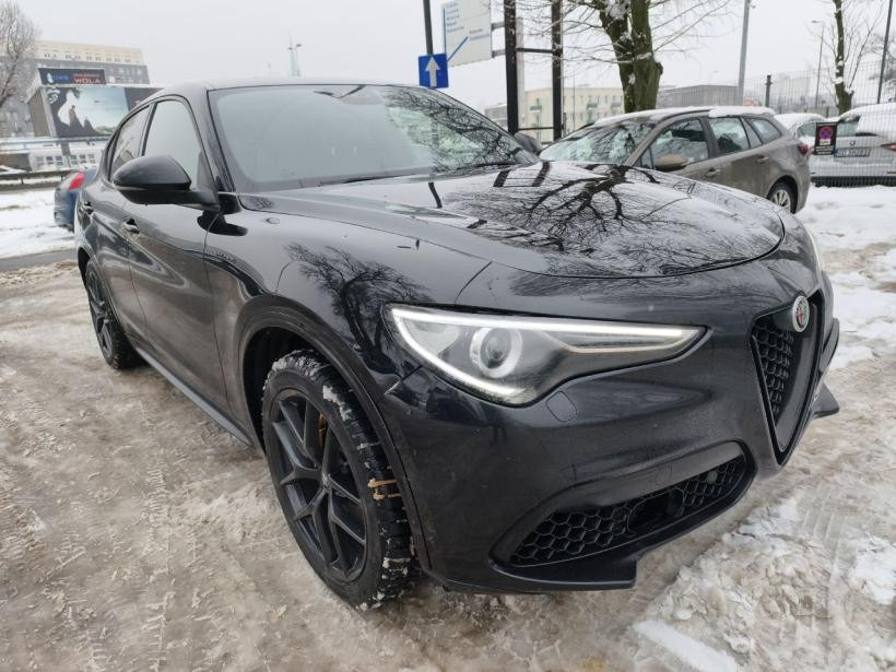 Alfa Romeo Stelvio Stelvio 2.0 Turbo Veloce Q4 aut Kompakt - Mobil: gambar 3 Alfa Romeo Stelvio Stelvio 2.0 Turbo Veloce Q4 aut Kompakt - Mobil: gambar 3
