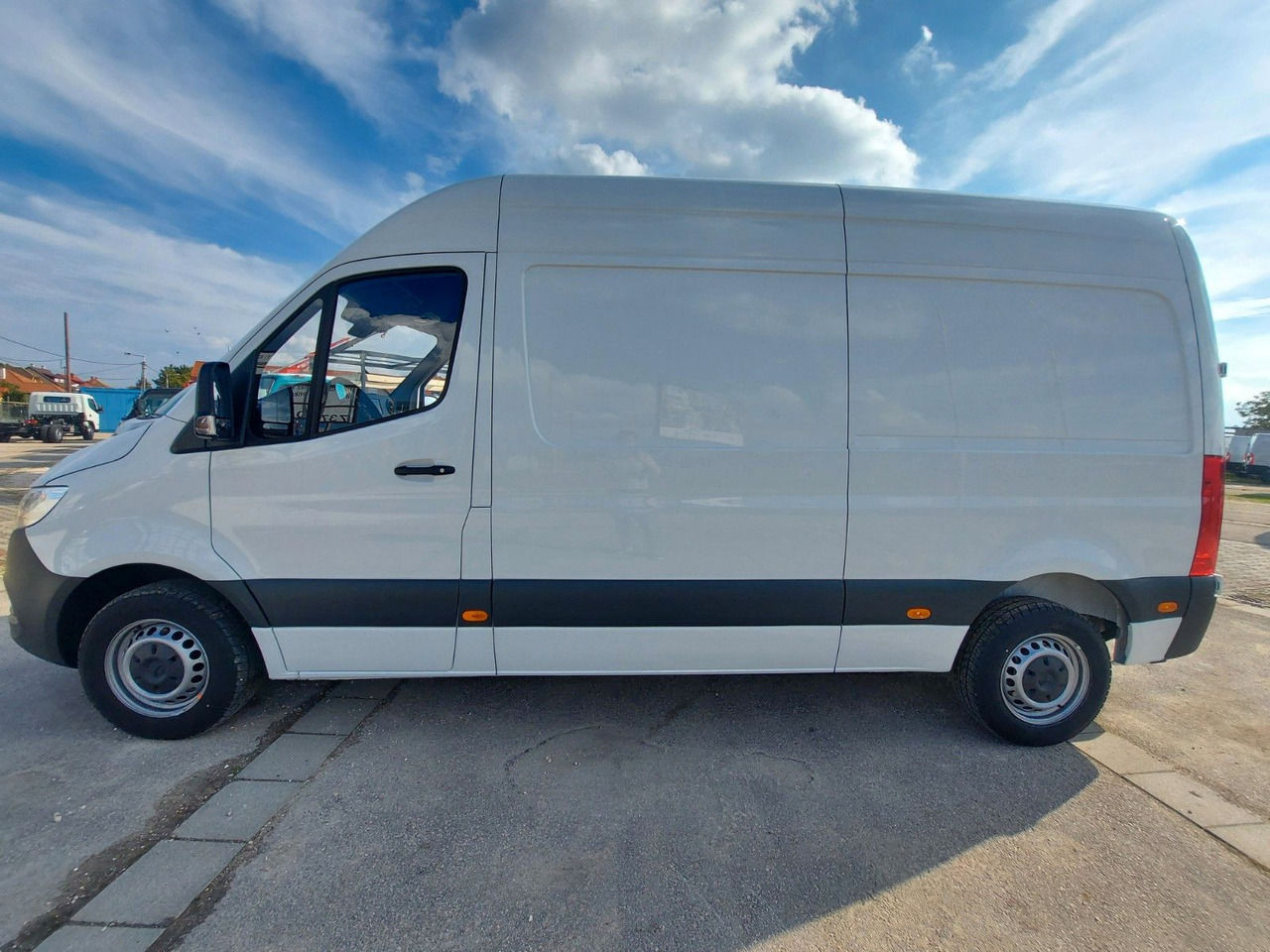 Mercedes-Benz Sprinter Kühlkastenwagen - Van berpendingin: gambar 2 Mercedes-Benz Sprinter Kühlkastenwagen - Van berpendingin: gambar 2