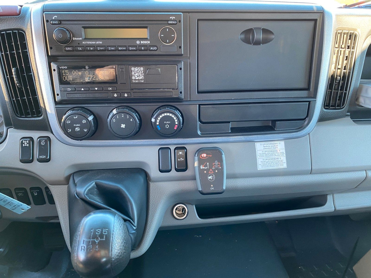 Mitsubishi FUSO CANTER 6C18 4WD PRITSCHE+PM 6522P KRAN - Van flatbed: gambar 5 Mitsubishi FUSO CANTER 6C18 4WD PRITSCHE+PM 6522P KRAN - Van flatbed: gambar 5