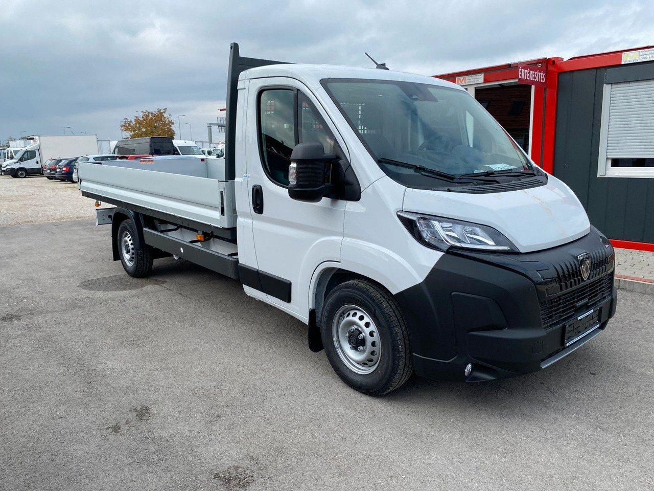 Van flatbed Peugeot Boxer Pritsche/Kipper 435 L4 BlueHDi 140: gambar 8 Van flatbed Peugeot Boxer Pritsche/Kipper 435 L4 BlueHDi 140: gambar 8