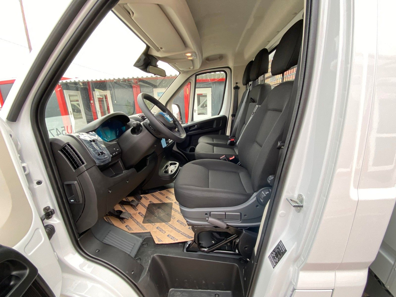 Van flatbed Peugeot Boxer Pritsche/Kipper 435 L4 BlueHDi 140: gambar 14 Van flatbed Peugeot Boxer Pritsche/Kipper 435 L4 BlueHDi 140: gambar 14