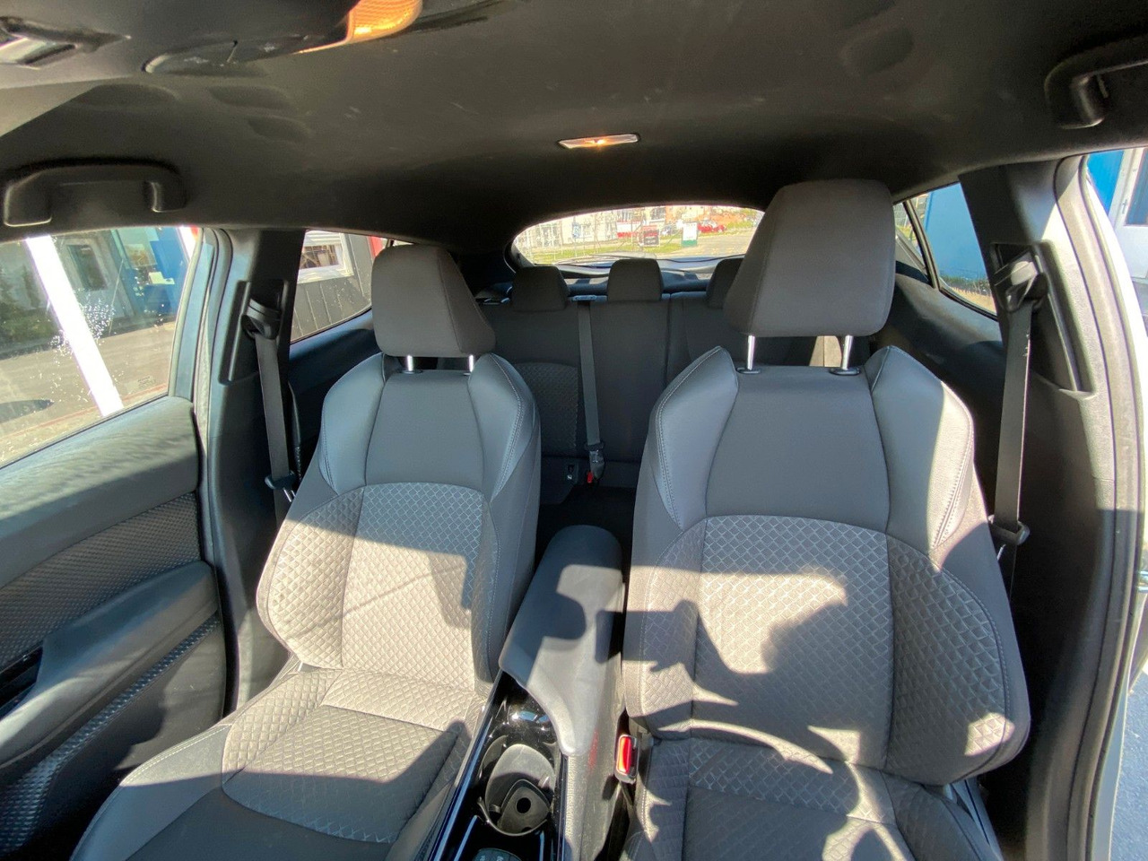 Toyota C-HR 1.8-l-VVTi Hybrid Flow - Mobil SUV: gambar 3 Toyota C-HR 1.8-l-VVTi Hybrid Flow - Mobil SUV: gambar 3