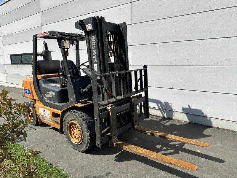 Samsung SF40D SF40D - Forklift diesel: gambar 2 Samsung SF40D SF40D - Forklift diesel: gambar 2