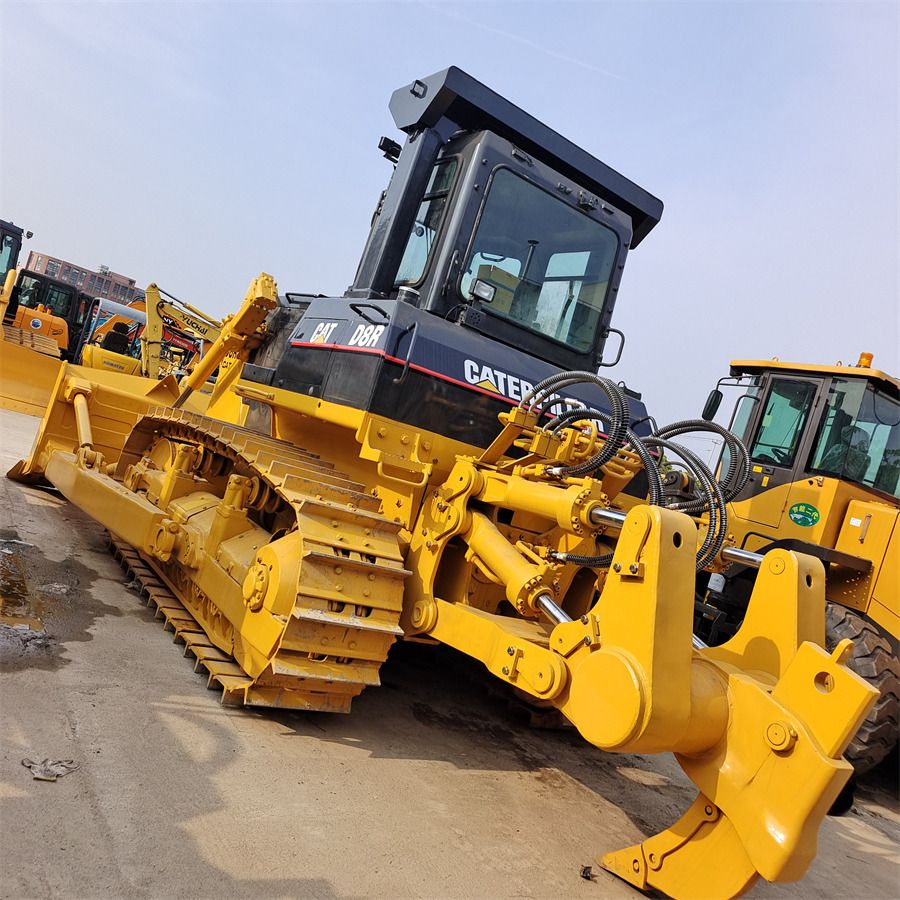 CATERPILLAR D8R 1000UNITS IN STOCK - Bulldozer: gambar 1 CATERPILLAR D8R 1000UNITS IN STOCK - Bulldozer: gambar 1