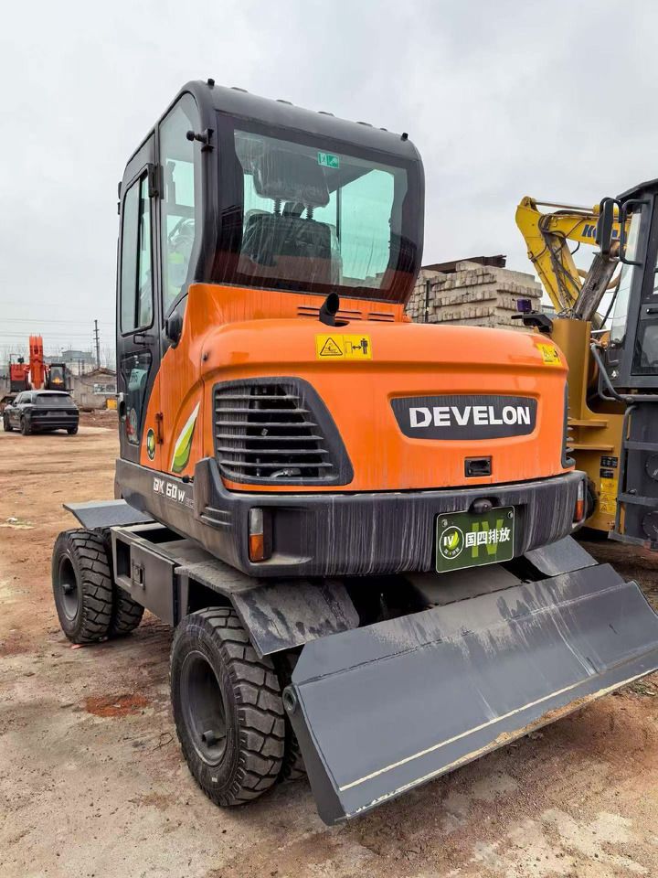 DOOSAN DX60 WHEEL EXCAVATORS 1000 UNITS IN STOCK - Ekskavator roda: gambar 1 DOOSAN DX60 WHEEL EXCAVATORS 1000 UNITS IN STOCK - Ekskavator roda: gambar 1