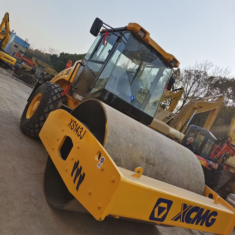 XCMG XS143J 1000UNITS IN STOCK - Roller jalan: gambar 1 XCMG XS143J 1000UNITS IN STOCK - Roller jalan: gambar 1