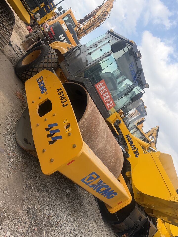 XCMG XS143J 28YEARS CELEBRATION PROMOTE PRICE ONE MONTH - Roller jalan: gambar 2 XCMG XS143J 28YEARS CELEBRATION PROMOTE PRICE ONE MONTH - Roller jalan: gambar 2