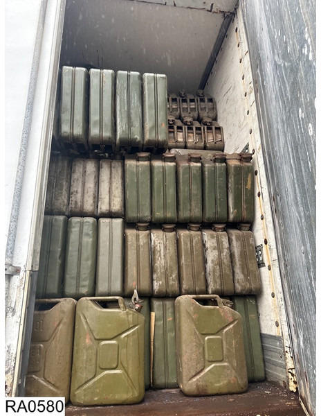 Fruehauf gesloten bak Estimated 3000 Jerrycans - Semi-trailer kotak tertutup: gambar 5 Fruehauf gesloten bak Estimated 3000 Jerrycans - Semi-trailer kotak tertutup: gambar 5