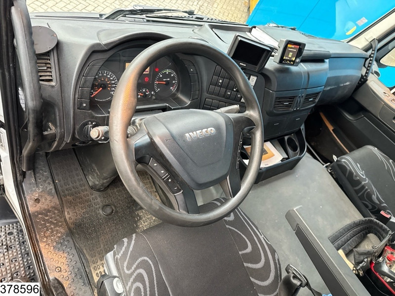 Iveco Trakker 360 6X4, EURO 6, Palfinger, Remote, Steel suspension - Truk flatbed, Truk derek: gambar 5 Iveco Trakker 360 6X4, EURO 6, Palfinger, Remote, Steel suspension - Truk flatbed, Truk derek: gambar 5