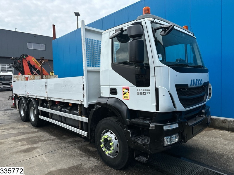 Iveco Trakker 360 6X4, EURO 6, Palfinger, Retarder, Steel suspension - Truk flatbed, Truk derek: gambar 3 Iveco Trakker 360 6X4, EURO 6, Palfinger, Retarder, Steel suspension - Truk flatbed, Truk derek: gambar 3