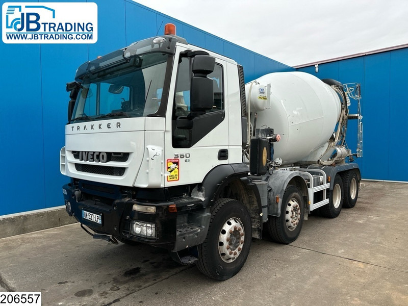 Iveco Trakker 360 8x4, EURO 5, CIFA mixer - Truk pengaduk beton: gambar 1 Iveco Trakker 360 8x4, EURO 5, CIFA mixer - Truk pengaduk beton: gambar 1