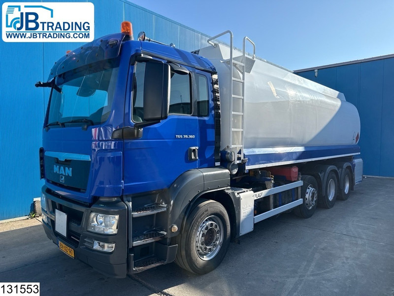 MAN TGS 39 360 8x2, FUEL, 31300 Liter, 4 Comp - Truk tangki: gambar 1 MAN TGS 39 360 8x2, FUEL, 31300 Liter, 4 Comp - Truk tangki: gambar 1