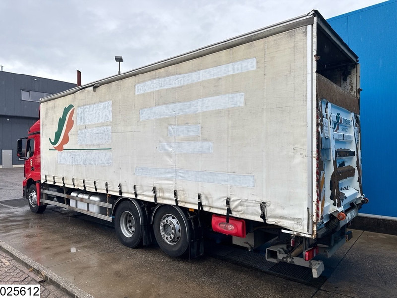 Mercedes-Benz Actros 2536 6X2, EURO 6, Dhollandia - Truk dengan terpal samping: gambar 4 Mercedes-Benz Actros 2536 6X2, EURO 6, Dhollandia - Truk dengan terpal samping: gambar 4