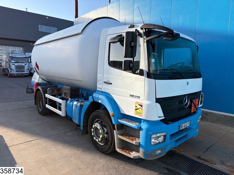 Mercedes-Benz Axor 1829 Retarder, PTO, 19.654 Liter - Truk tangki: gambar 3 Mercedes-Benz Axor 1829 Retarder, PTO, 19.654 Liter - Truk tangki: gambar 3