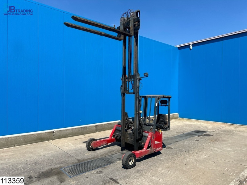 Moffett M4 20.3 3x3, H 3,90 mtr, 2000 KG - Forklift yang dipasang di truk: gambar 1 Moffett M4 20.3 3x3, H 3,90 mtr, 2000 KG - Forklift yang dipasang di truk: gambar 1