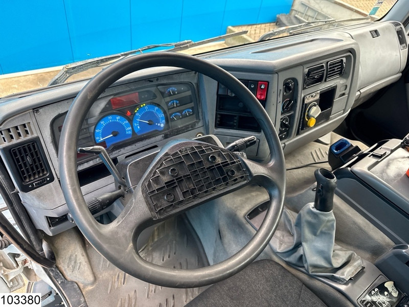 Renault Kerax 370 8x4, EURO 3, Cifa, 9m3, Remote - Truk pengaduk beton: gambar 5 Renault Kerax 370 8x4, EURO 3, Cifa, 9m3, Remote - Truk pengaduk beton: gambar 5