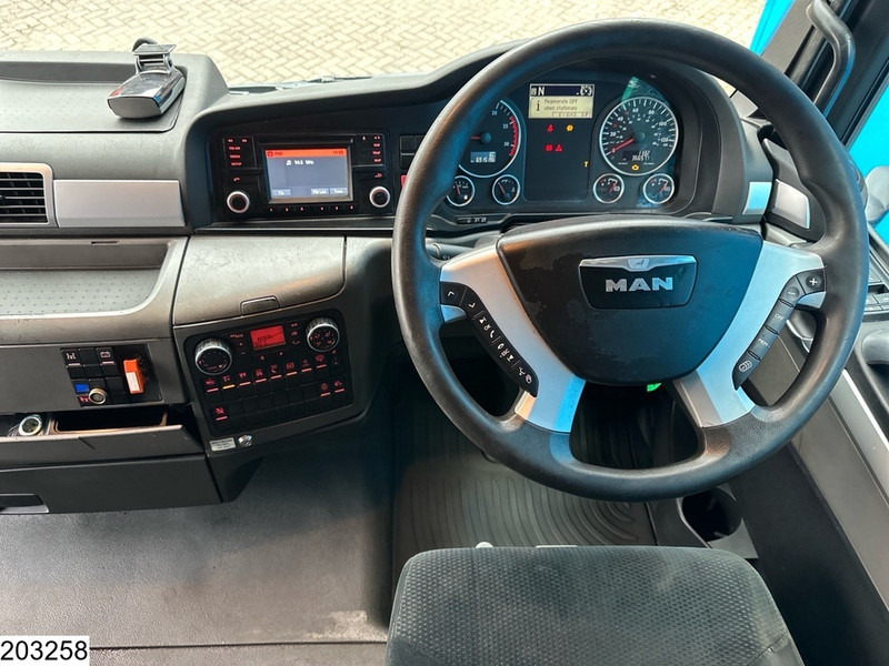 Interior photo 1: Leasing MAN TGX 24 440 6x2, EURO 5, RHD, ADR, PTO MAN TGX 24 440 6x2, EURO 5, RHD, ADR, PTO