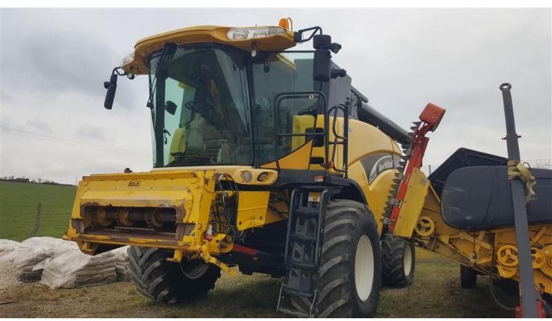 NEW HOLLAND CX820 - Pemanen gabungan: gambar 1 NEW HOLLAND CX820 - Pemanen gabungan: gambar 1