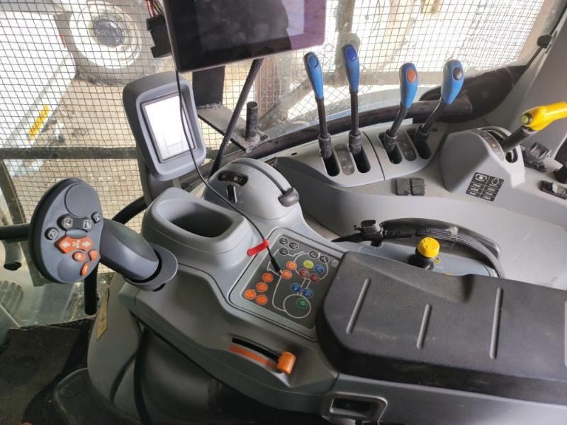 NEW HOLLAND T6-175DC - Traktor: gambar 3 NEW HOLLAND T6-175DC - Traktor: gambar 3