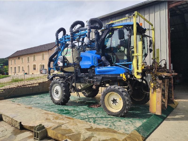 NEW HOLLAND VN2080 - Mesin pemanen anggur: gambar 1 NEW HOLLAND VN2080 - Mesin pemanen anggur: gambar 1