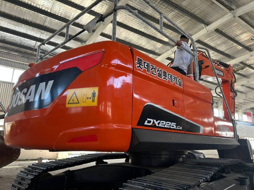 DOOSAN DX 225 LCA - Ekskavator perayap: gambar 2 DOOSAN DX 225 LCA - Ekskavator perayap: gambar 2