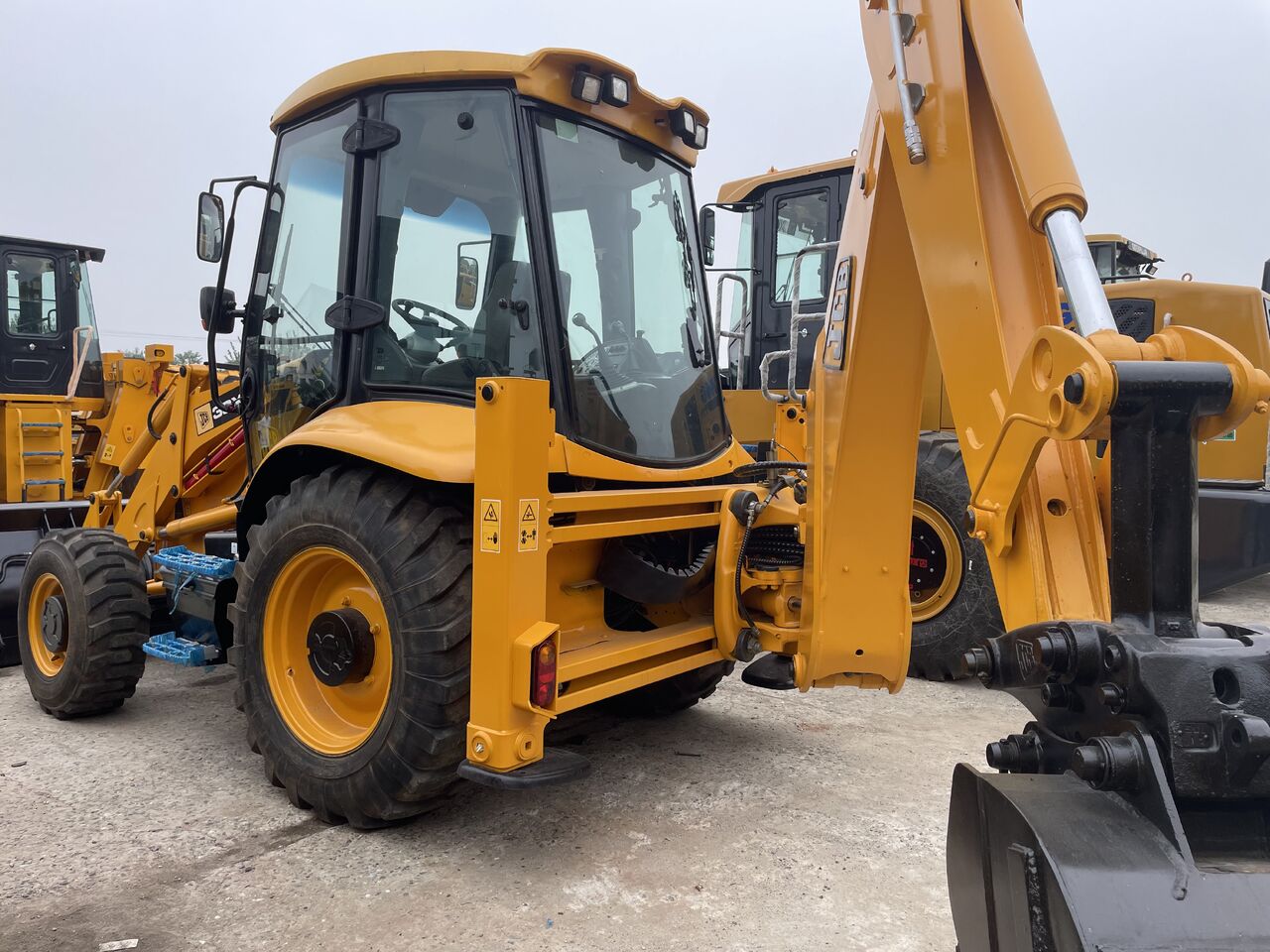 JCB 3CX - Backhoe loader: gambar 1 JCB 3CX - Backhoe loader: gambar 1