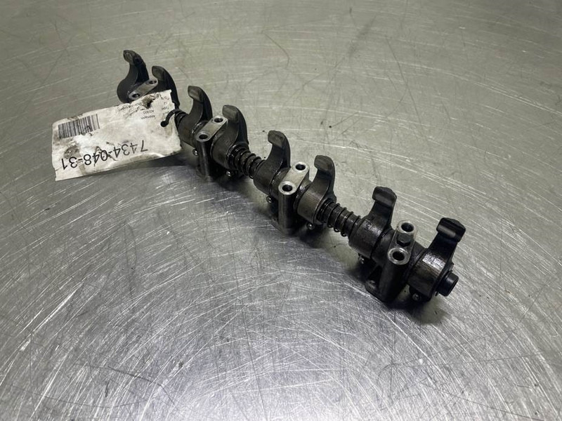 Ahlmann AS900-Cummins B3.3T-Rocker arm assembly - Mesin untuk Peralatan konstruksi: gambar 2 Ahlmann AS900-Cummins B3.3T-Rocker arm assembly - Mesin untuk Peralatan konstruksi: gambar 2