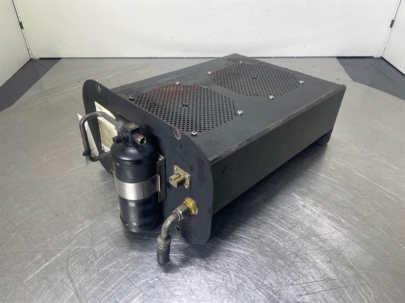 Ahlmann AZ150-4184898A-Airco condenser/Klimakondensator - Bingkai/ Sasis untuk Peralatan konstruksi: gambar 1 Ahlmann AZ150-4184898A-Airco condenser/Klimakondensator - Bingkai/ Sasis untuk Peralatan konstruksi: gambar 1