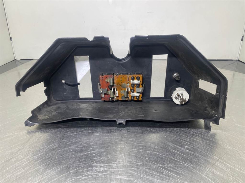 Ahlmann AZ6 - Dashboard/Console/Konsole - Kabin dan interior untuk Peralatan konstruksi: gambar 5 Ahlmann AZ6 - Dashboard/Console/Konsole - Kabin dan interior untuk Peralatan konstruksi: gambar 5