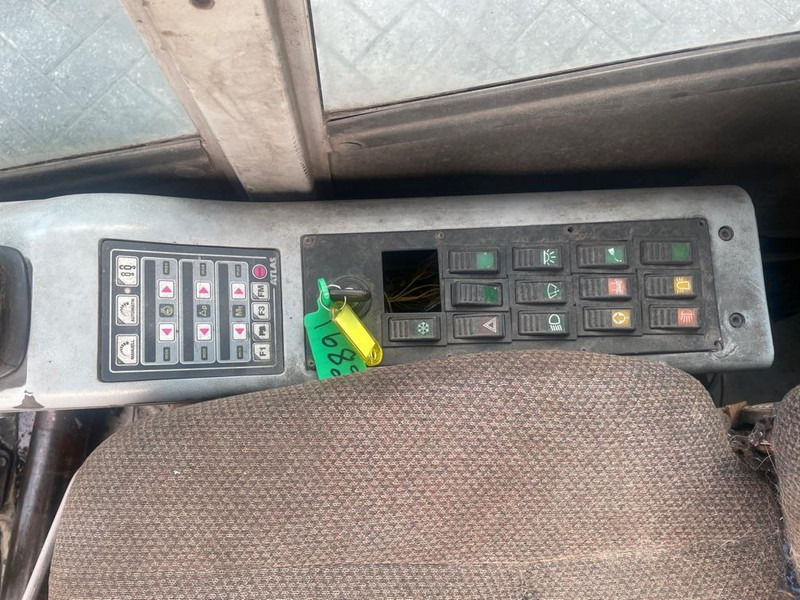 Atlas 1704MH - Cabin/Kabine/Cabine - Kabin dan interior untuk Peralatan konstruksi: gambar 5 Atlas 1704MH - Cabin/Kabine/Cabine - Kabin dan interior untuk Peralatan konstruksi: gambar 5