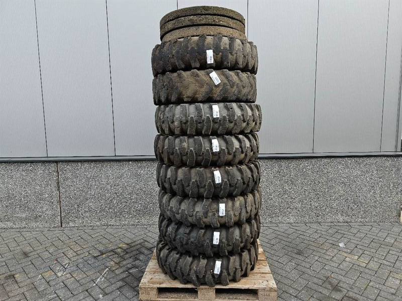 Liebherr A924B-Athletik 10.00-20-Tire/Reifen/Band - Roda/ Ban untuk Peralatan konstruksi: gambar 1 Liebherr A924B-Athletik 10.00-20-Tire/Reifen/Band - Roda/ Ban untuk Peralatan konstruksi: gambar 1