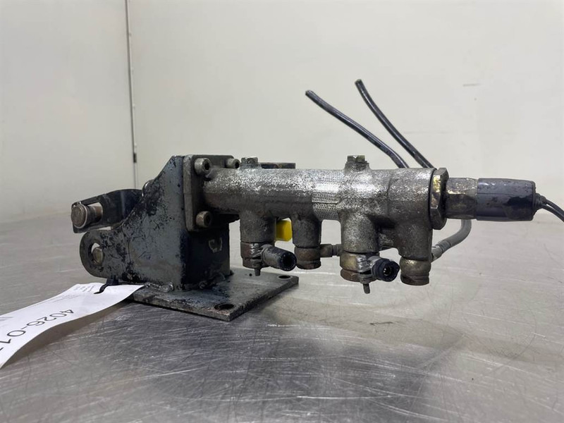 Liebherr L514-7621940-Brake cylinder/Bremszylinder - Bagian Rem untuk Peralatan konstruksi: gambar 4 Liebherr L514-7621940-Brake cylinder/Bremszylinder - Bagian Rem untuk Peralatan konstruksi: gambar 4