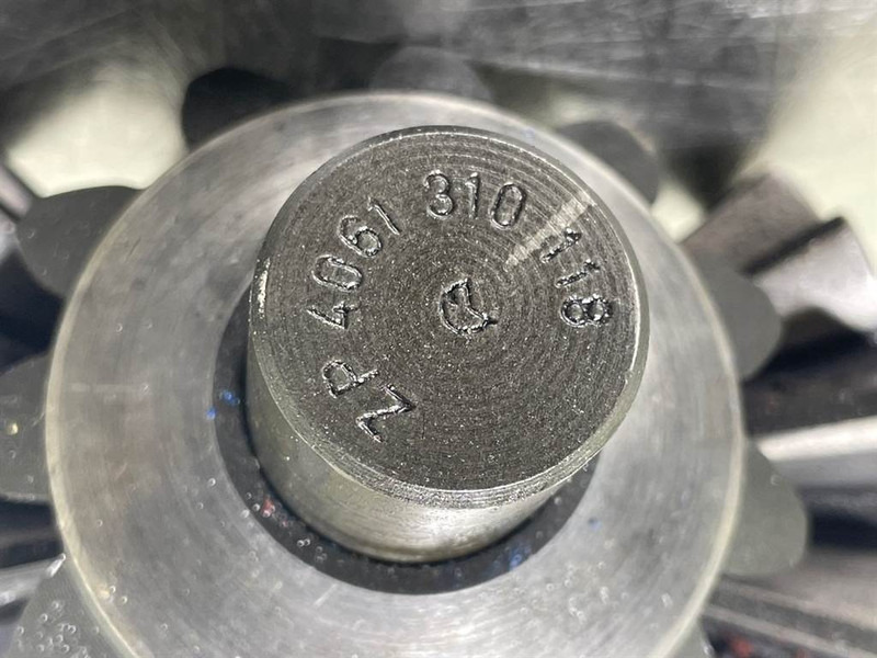 Liebherr L544-5005390/7011644-Differential bevel gear - Poros dan bagian untuk Peralatan konstruksi: gambar 4 Liebherr L544-5005390/7011644-Differential bevel gear - Poros dan bagian untuk Peralatan konstruksi: gambar 4