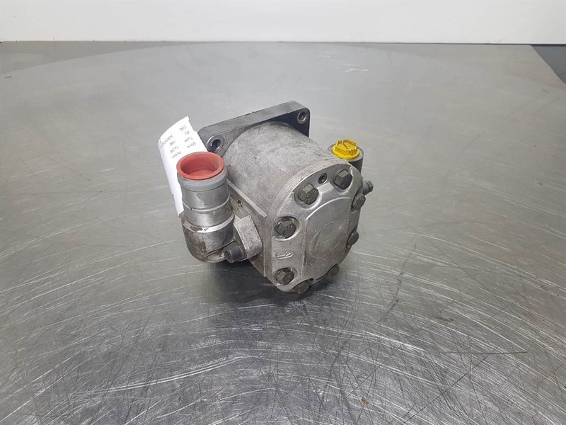 Perkins T4.236-XugpaBnuka C80X-Gearpump/Zahnradpumpe - Hidrolika untuk Peralatan konstruksi: gambar 3 Perkins T4.236-XugpaBnuka C80X-Gearpump/Zahnradpumpe - Hidrolika untuk Peralatan konstruksi: gambar 3